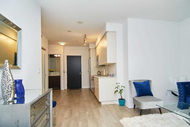 309 - 101 Erskine Ave, Condo with 2 bedrooms, 2 bathrooms and 1 parking in Toronto ON | Image 5