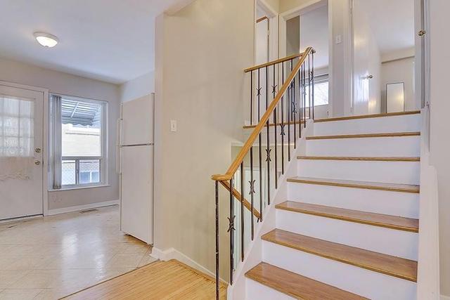 100 Lanyard Rd, House semidetached with 4 bedrooms, 2 bathrooms and 4 parking in Toronto ON | Image 4