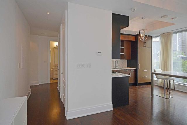 306 - 55 Scollard St, Condo with 1 bedrooms, 1 bathrooms and 1 parking in Toronto ON | Image 8