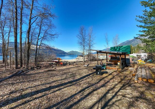 1766 Riondel Road N, House detached with 3 bedrooms, 2 bathrooms and null parking in Central Kootenay A BC | Image 3
