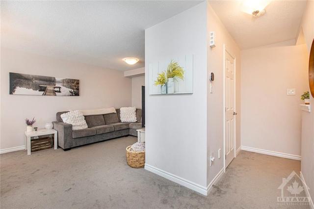 719 Juneberry Lane, Townhouse with 2 bedrooms, 2 bathrooms and 3 parking in Ottawa ON | Image 8
