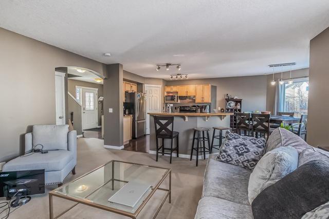 258 Everridge Drive Sw, House detached with 3 bedrooms, 2 bathrooms and 2 parking in Calgary AB | Image 4