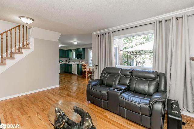 18 Twiss Drive, House detached with 3 bedrooms, 2 bathrooms and 4 parking in Barrie ON | Image 7