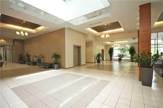 906 - 33 Elm Dr W, Condo with 2 bedrooms, 2 bathrooms and 1 parking in Mississauga ON | Image 3