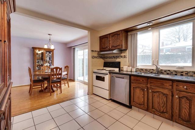 5 Ringway Cres, House detached with 4 bedrooms, 3 bathrooms and 3 parking in Toronto ON | Image 4