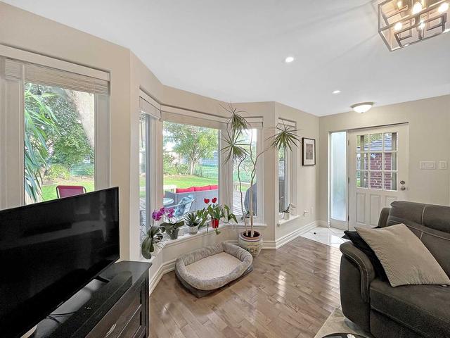 15 Jeanette St, House detached with 3 bedrooms, 2 bathrooms and 3 parking in Toronto ON | Image 14