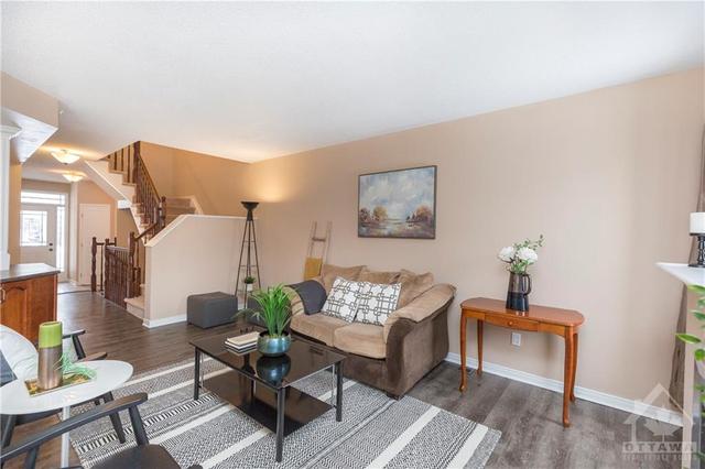 705 Regiment Avenue, Townhouse with 3 bedrooms, 3 bathrooms and 3 parking in Ottawa ON | Image 9