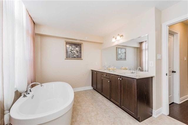 4 - 1331 Major Mackenzie Dr, Townhouse with 3 bedrooms, 3 bathrooms and 3 parking in Vaughan ON | Image 9
