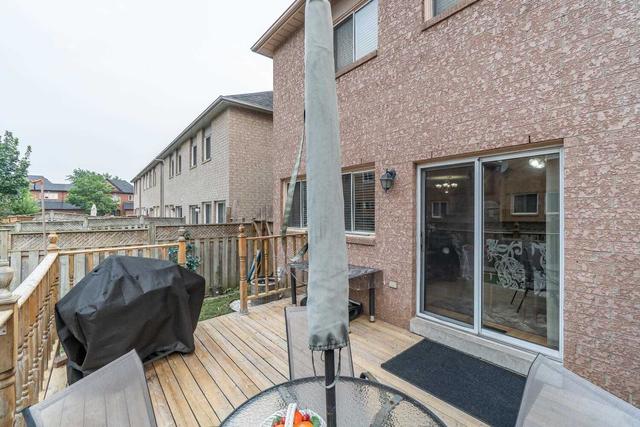 112 Goldenlight Circ, Townhouse with 3 bedrooms, 3 bathrooms and 2 parking in Brampton ON | Image 17