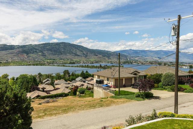 3603 37th Street, House detached with 2 bedrooms, 2 bathrooms and 4 parking in Okanagan Similkameen A BC | Image 3