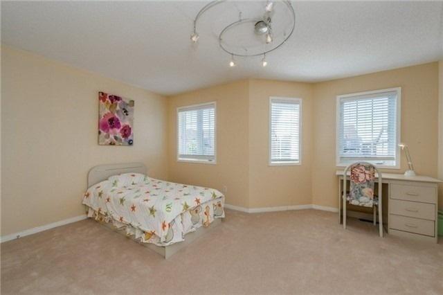 863 Bethany Cres, House detached with 4 bedrooms, 3 bathrooms and 2 parking in Mississauga ON | Image 7