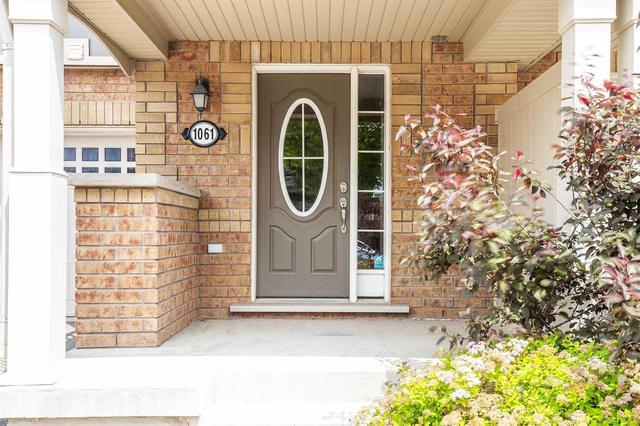 1061 Haxton Hts, House attached with 2 bedrooms, 2 bathrooms and 1 parking in Milton ON | Image 2