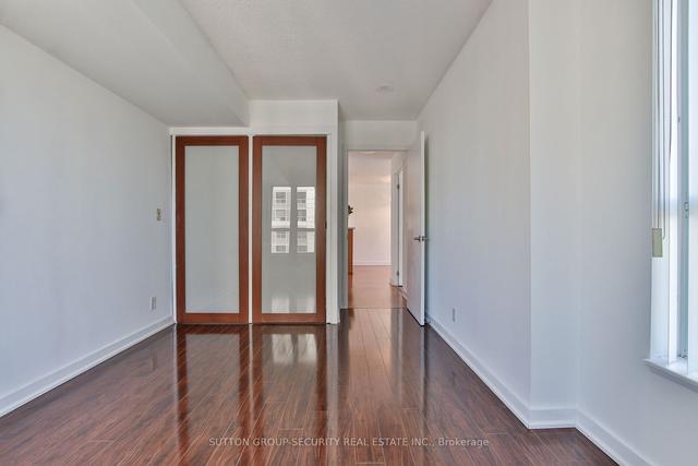 2003 - 36 Lee Centre Dr, Condo with 2 bedrooms, 1 bathrooms and 1 parking in Toronto ON | Image 10
