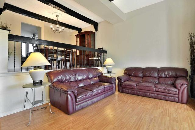 34 - 400 Bloor St, Townhouse with 4 bedrooms, 2 bathrooms and 1 parking in Mississauga ON | Image 3