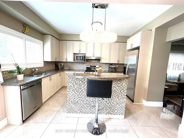 3 Applegrove Crt, House detached with 4 bedrooms, 5 bathrooms and 7 parking in Brampton ON | Image 5