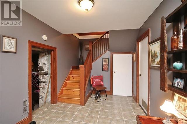 8250 Lloyd Graham Avenue, House detached with 4 bedrooms, 2 bathrooms and 10 parking in Ottawa ON | Image 5