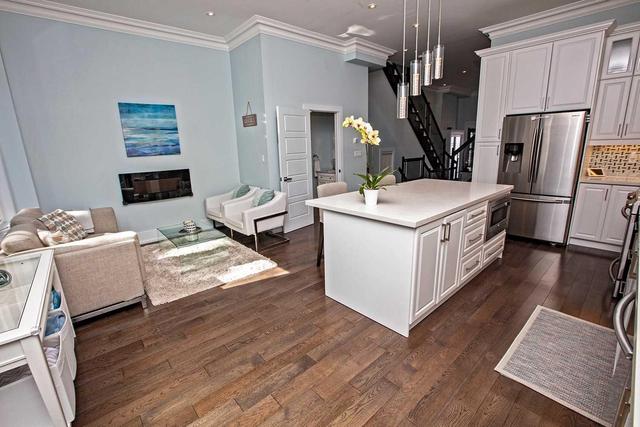 895 Cosburn Ave, House detached with 4 bedrooms, 4 bathrooms and 2 parking in Toronto ON | Image 4