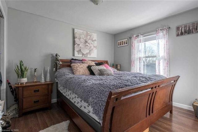 42 Barley Dr, House detached with 2 bedrooms, 1 bathrooms and 2 parking in St. Catharines ON | Image 2