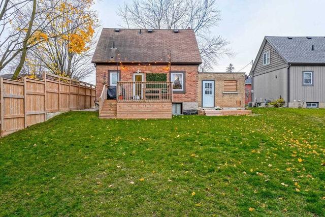 82 Lois St, House detached with 3 bedrooms, 3 bathrooms and 3 parking in Kitchener ON | Image 29