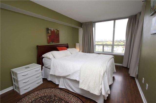 1012 - 91 Townsgate Dr, Condo with 2 bedrooms, 1 bathrooms and 2 parking in Vaughan ON | Image 2