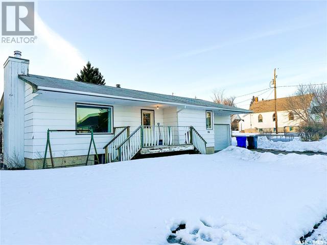 106 Cumming Street, House detached with 4 bedrooms, 2 bathrooms and null parking in Springside SK | Image 1
