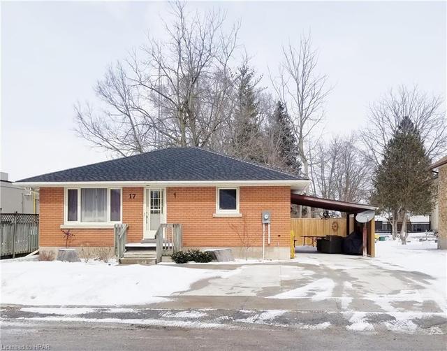 17 Maple Street, House detached with 2 bedrooms, 1 bathrooms and null parking in North Huron ON | Image 1