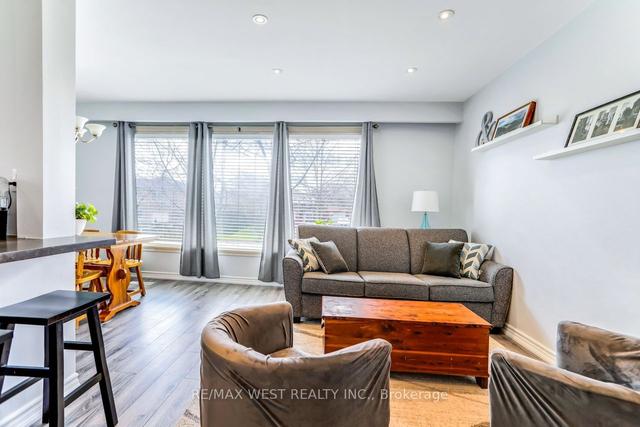 3 Sanctbury Pl, House detached with 3 bedrooms, 2 bathrooms and 5 parking in Toronto ON | Image 27