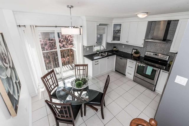 3321 Redpath Circ, House attached with 3 bedrooms, 2 bathrooms and 2 parking in Mississauga ON | Image 6