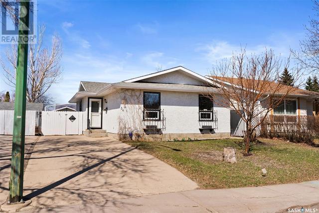 34 Newstead Avenue, House detached with 4 bedrooms, 3 bathrooms and null parking in Regina SK | Image 2
