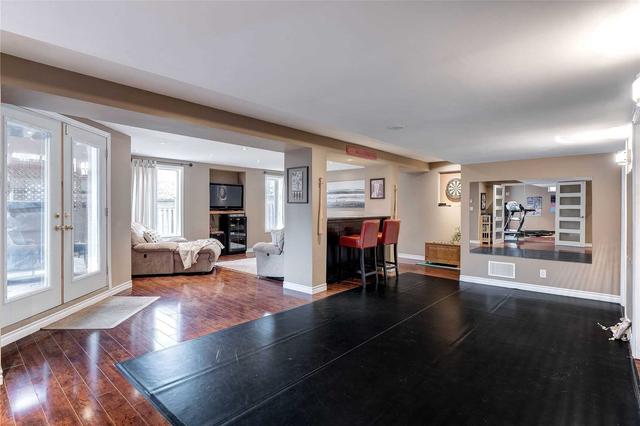 2086 Helmsley Ave, House detached with 4 bedrooms, 4 bathrooms and 5 parking in Oakville ON | Image 22