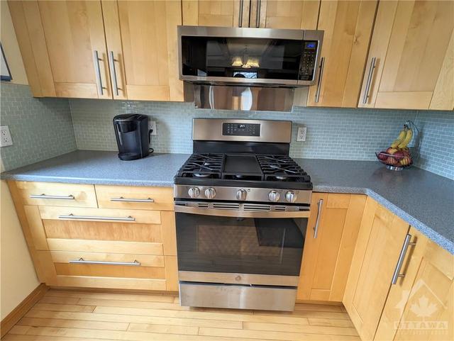 Propane oven/stove included | Image 7