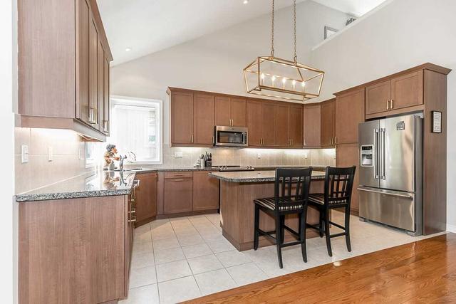 12 Westwind Crt, House detached with 3 bedrooms, 3 bathrooms and 5 parking in Gravenhurst ON | Image 2