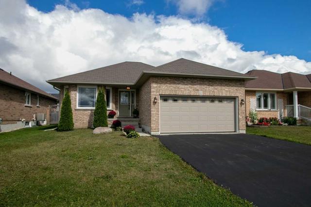 111 Laurent Blvd, House detached with 2 bedrooms, 2 bathrooms and 4 parking in Kawartha Lakes ON | Image 1