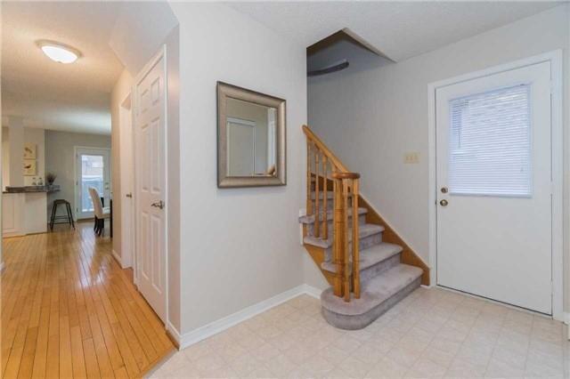 49 Halfmoon Sq, House detached with 4 bedrooms, 3 bathrooms and 2 parking in Toronto ON | Image 2