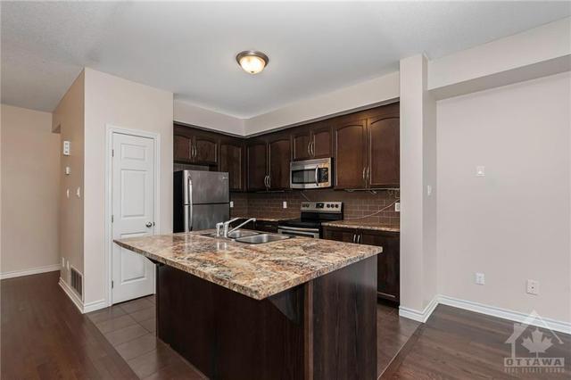 2218 Nantes Street, Townhouse with 3 bedrooms, 3 bathrooms and 3 parking in Ottawa ON | Image 12