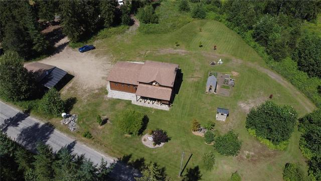4078 Mizon Road, House detached with 4 bedrooms, 2 bathrooms and 19 parking in Columbia Shuswap E BC | Image 10