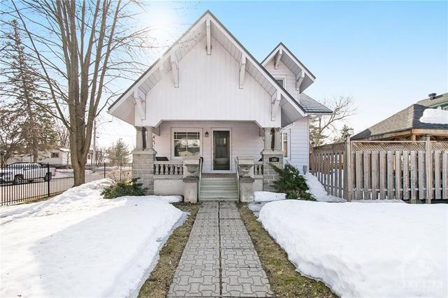 102 King Street, House detached with 5 bedrooms, 2 bathrooms and 5 parking in North Dundas ON | Image 1