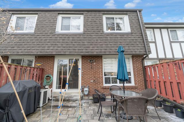 32 - 32 Farm Green Way, Townhouse with 3 bedrooms, 3 bathrooms and 2 parking in Toronto ON | Image 32