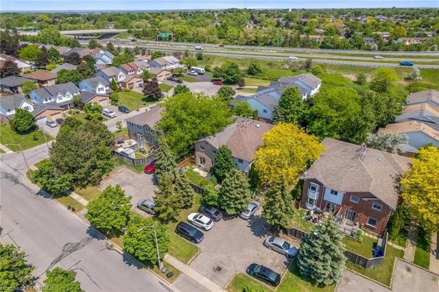 81 Summers Drive, House attached with 3 bedrooms, 1 bathrooms and 2 parking in Thorold ON | Image 11