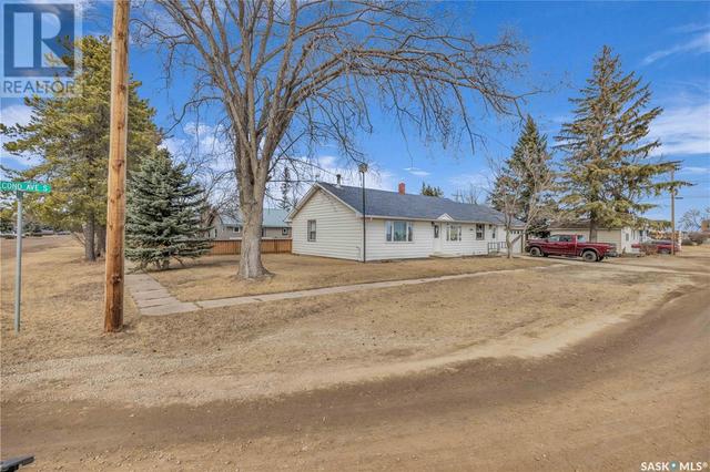 103 2nd Avenue S, House detached with 4 bedrooms, 2 bathrooms and null parking in Goodsoil SK | Image 3