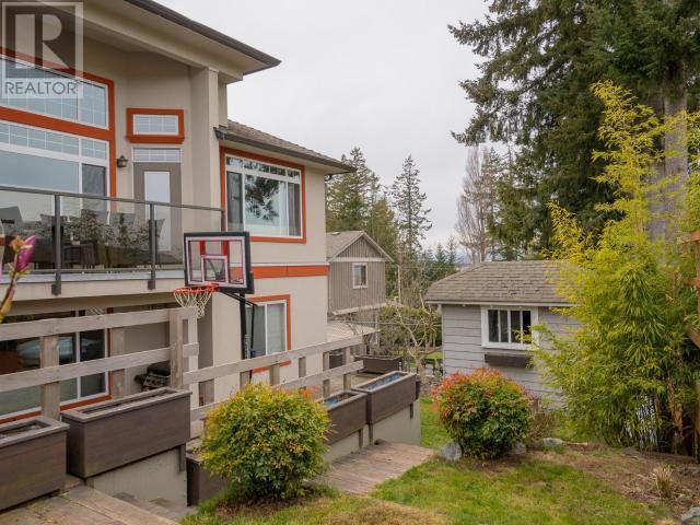 6929 Retaskit Crt, House detached with 5 bedrooms, 4 bathrooms and 2 parking in Powell River BC | Image 10