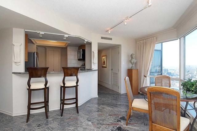 3404 - 1001 Bay St, Condo with 2 bedrooms, 2 bathrooms and 1 parking in Toronto ON | Image 19