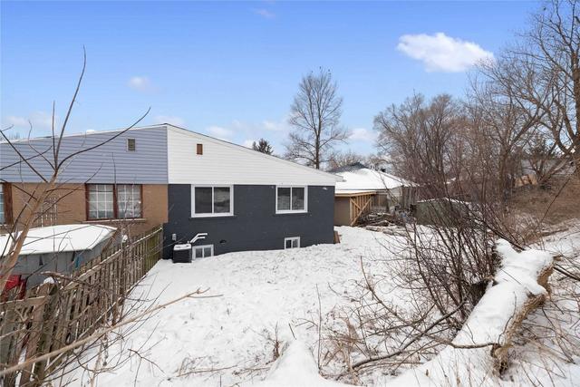 139 Maurice Crt, House semidetached with 3 bedrooms, 2 bathrooms and 5 parking in Newmarket ON | Image 24