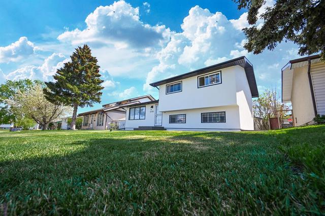 5760 Maidstone Crescent Ne, House detached with 5 bedrooms, 2 bathrooms and 4 parking in Calgary AB | Image 4