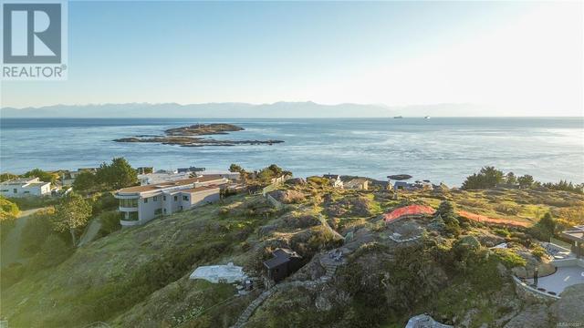 520 Island Rd, House detached with 4 bedrooms, 5 bathrooms and 2 parking in Oak Bay BC | Image 40