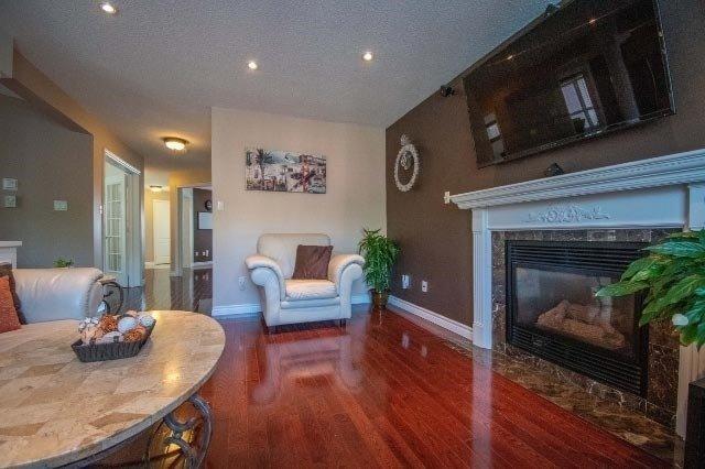 35 Hartrick Pl, House detached with 4 bedrooms, 4 bathrooms and 6 parking in Whitby ON | Image 2