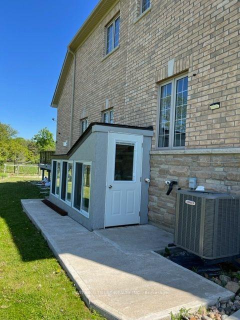 bsm - 31 Ashcreek Dr E, House detached with 3 bedrooms, 2 bathrooms and 2 parking in Brampton ON | Image 7