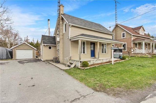 3041 Highway 41, House detached with 2 bedrooms, 1 bathrooms and 7 parking in Greater Napanee ON | Image 34