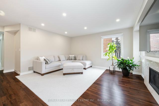 4338 Bacchus Cres, House detached with 4 bedrooms, 3 bathrooms and 3.5 parking in Mississauga ON | Image 9