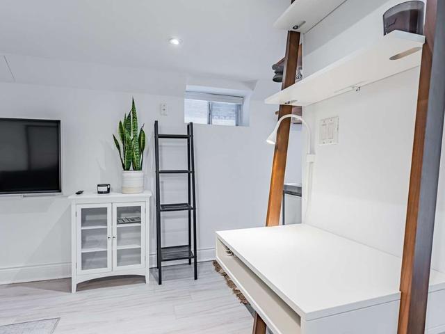 studio - 17 Boston Ave, House attached with 0 bedrooms, 1 bathrooms and 0 parking in Toronto ON | Image 6